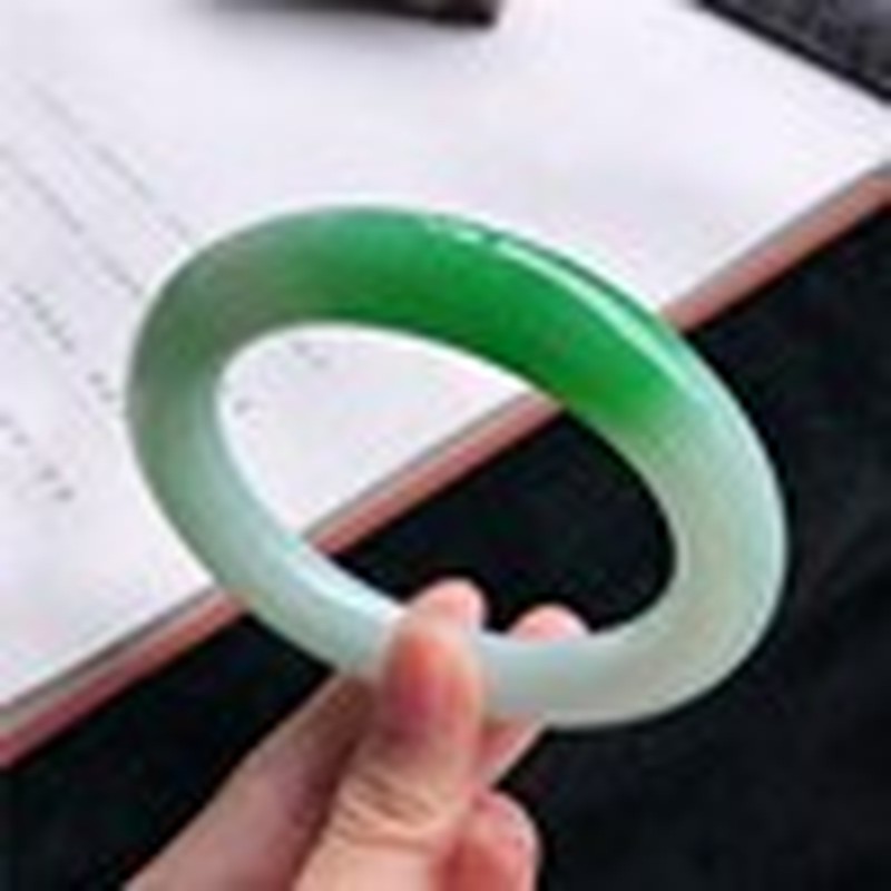Natural Burmese Jadeite Bracel - Lighting & Home Decor Studio recension och pris